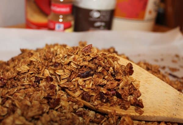 granola, oats, cinnamon